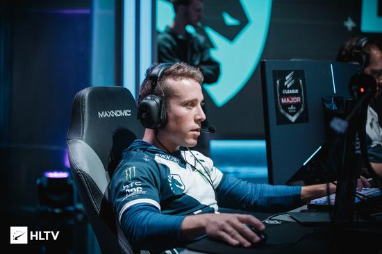 DOTA2战车暂时休整或重新组建战队的背后原因